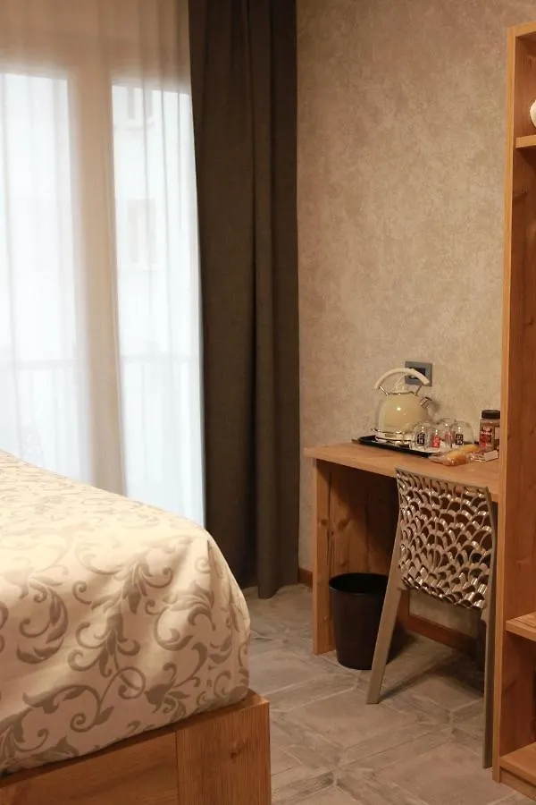 B&B Corte Rossa Tirano 3*,